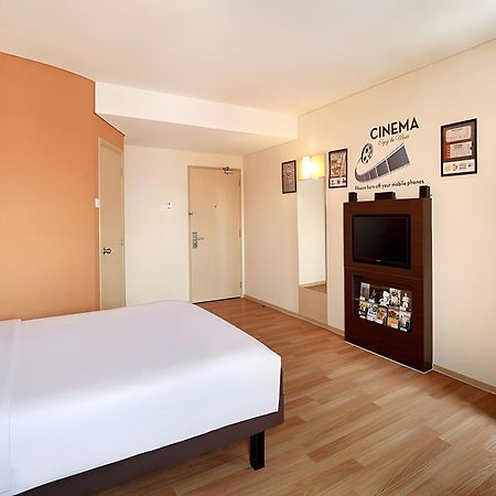 Ibis Jakarta Harmoni Екстериор снимка