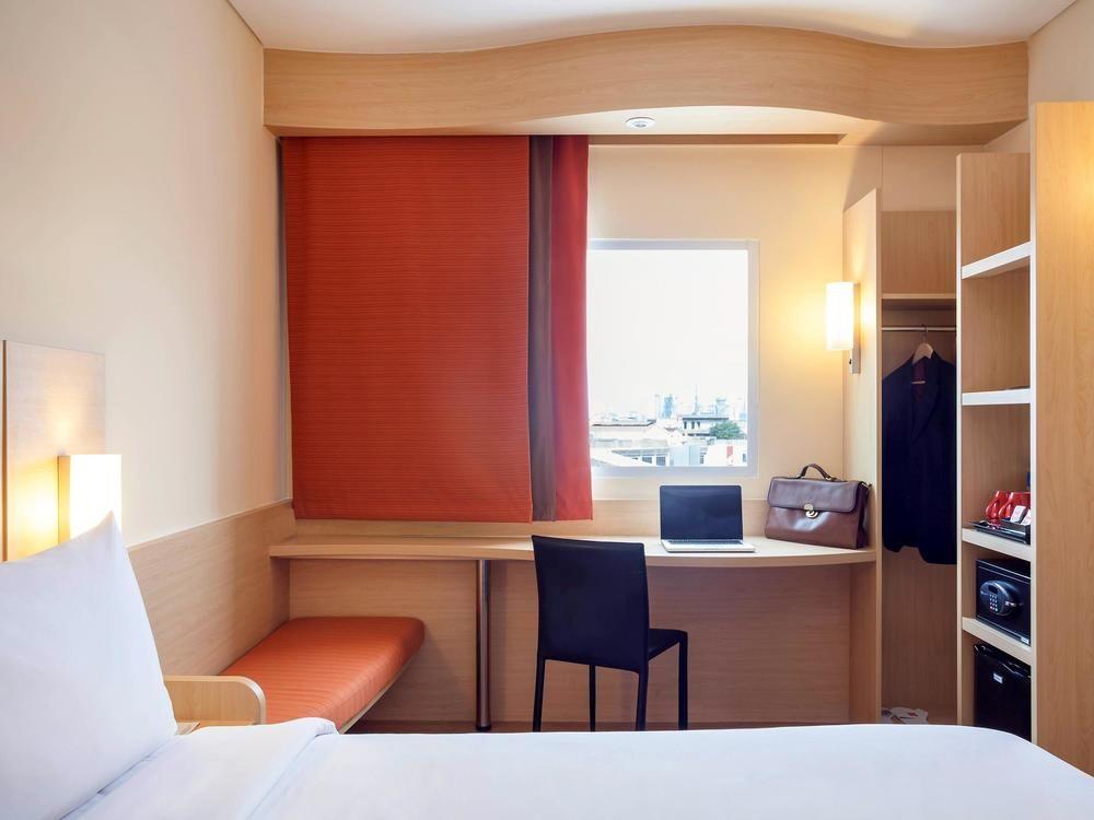 Ibis Jakarta Harmoni Екстериор снимка