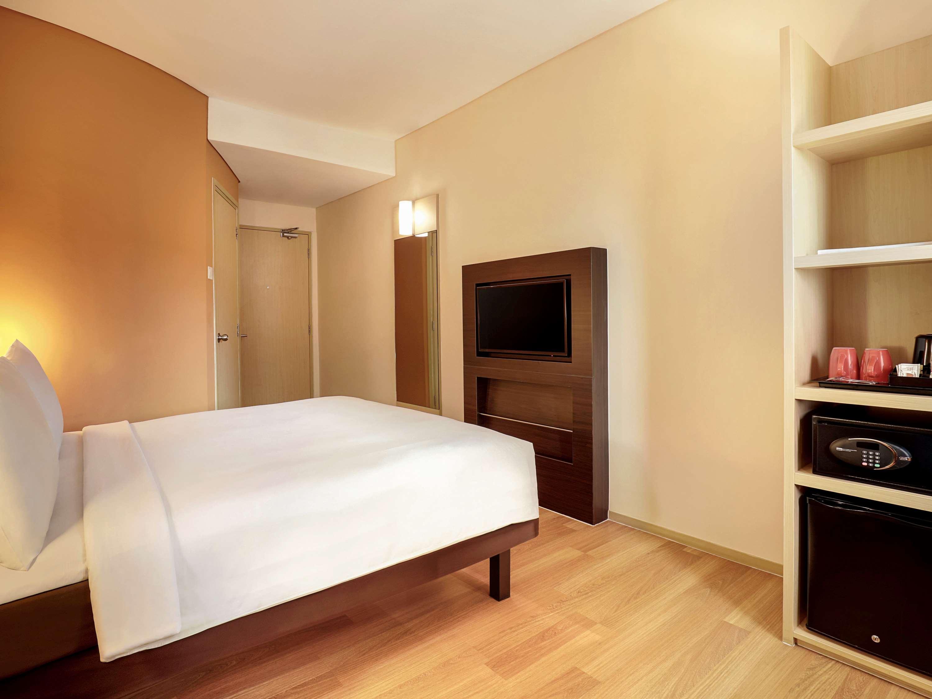 Ibis Jakarta Harmoni Екстериор снимка
