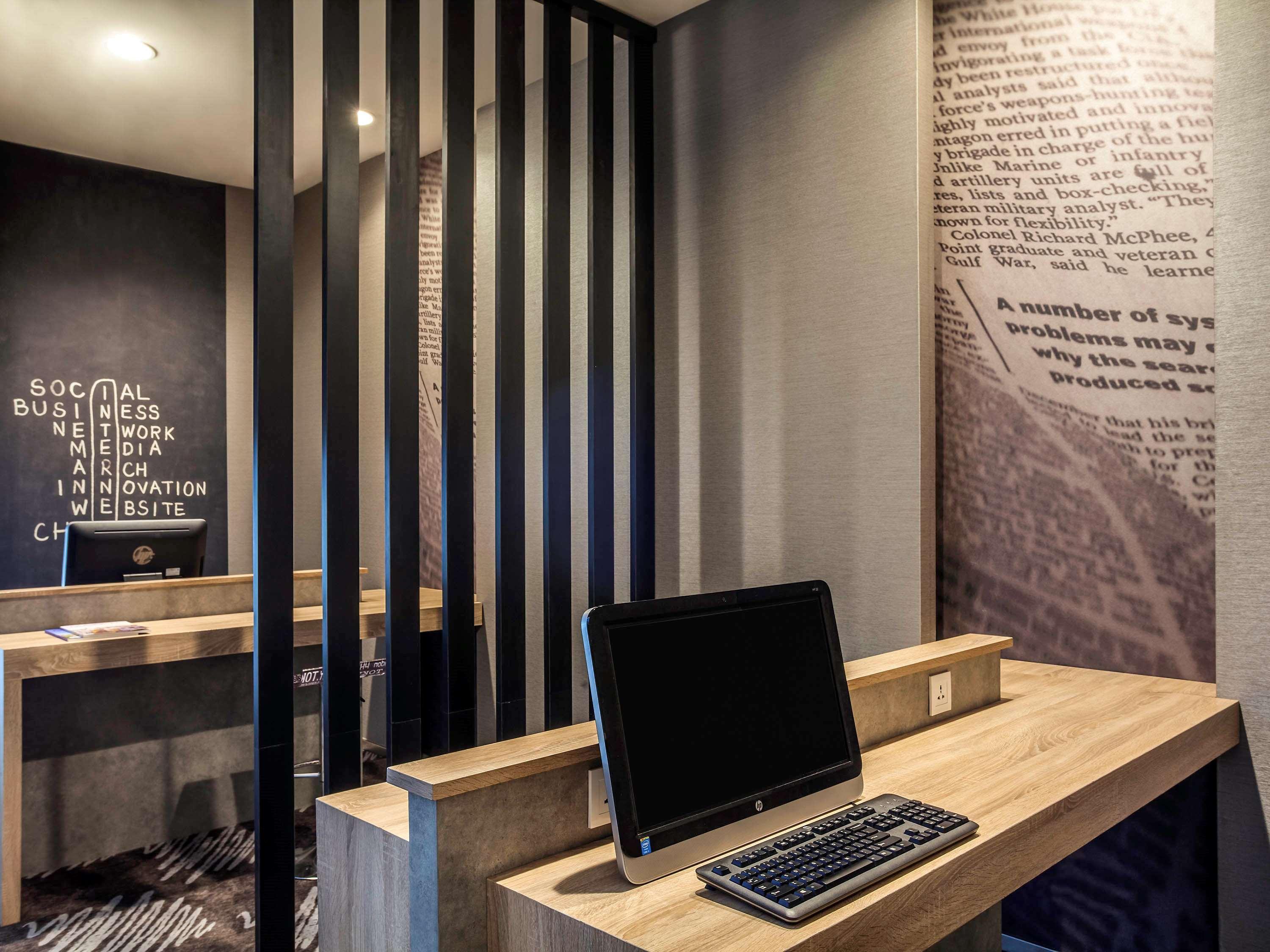 Ibis Jakarta Harmoni Екстериор снимка