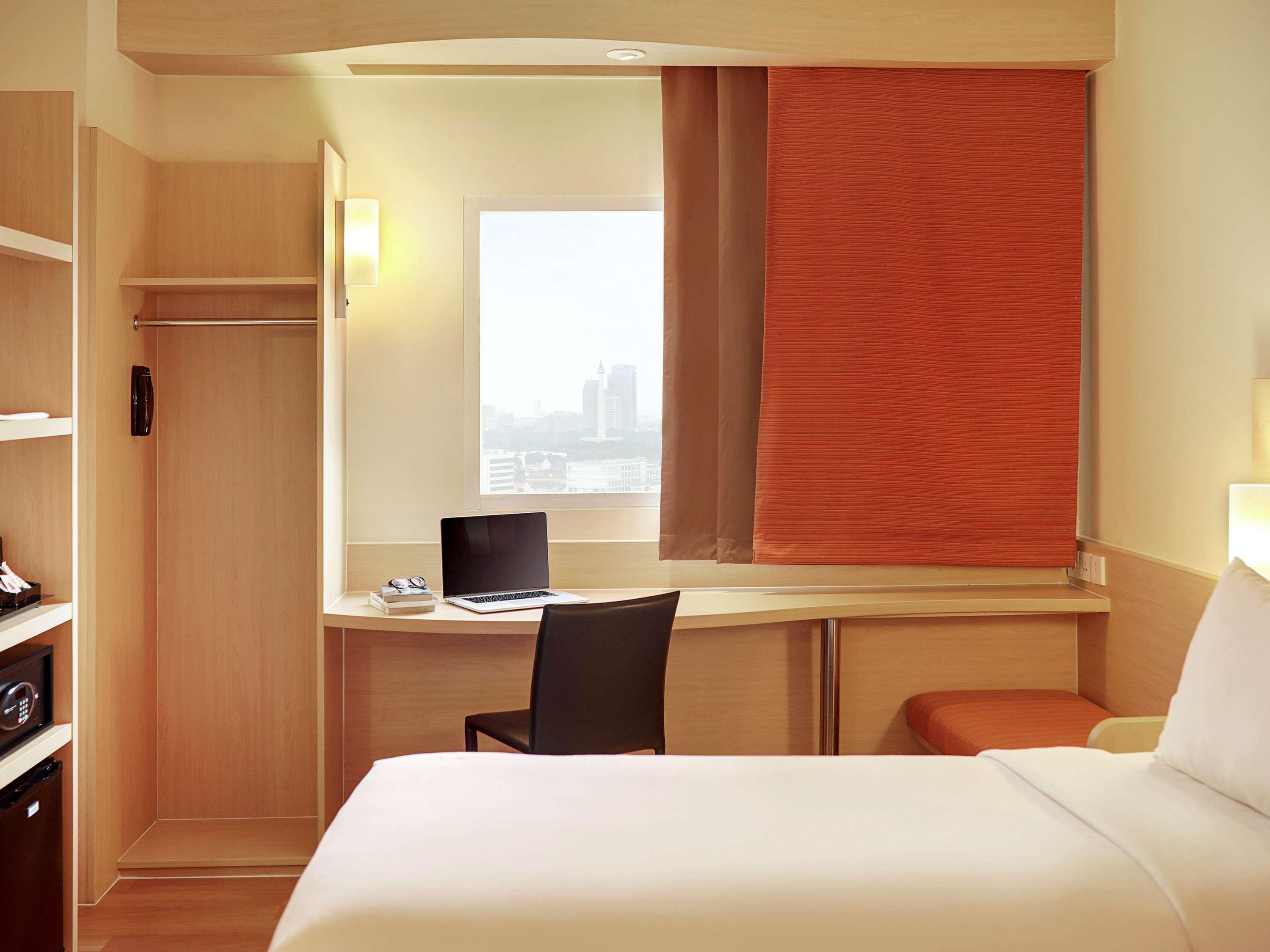 Ibis Jakarta Harmoni Екстериор снимка