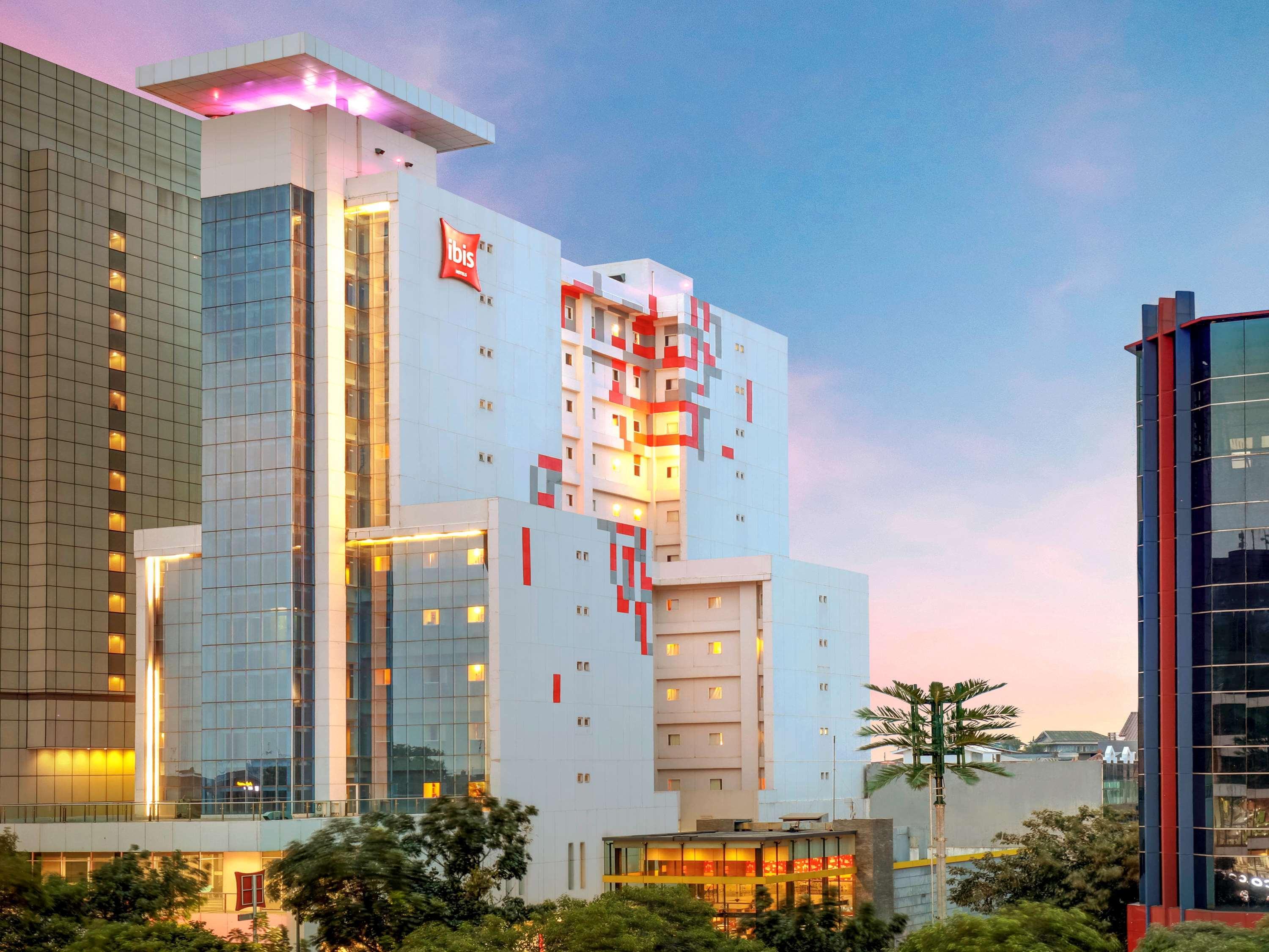 Ibis Jakarta Harmoni Екстериор снимка