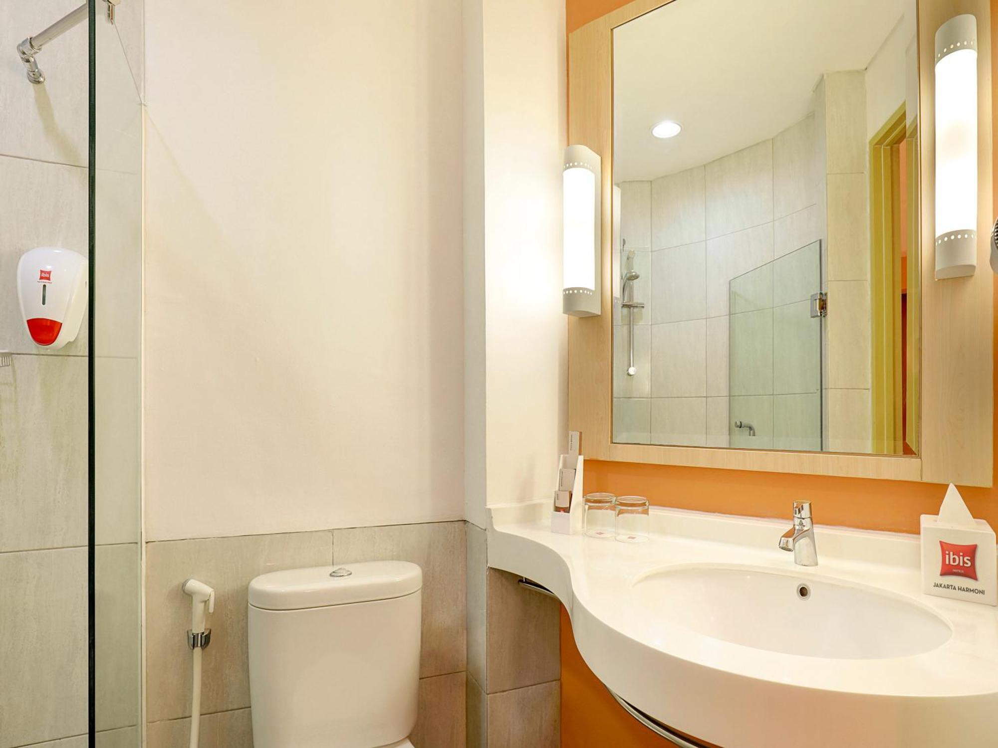 Ibis Jakarta Harmoni Екстериор снимка