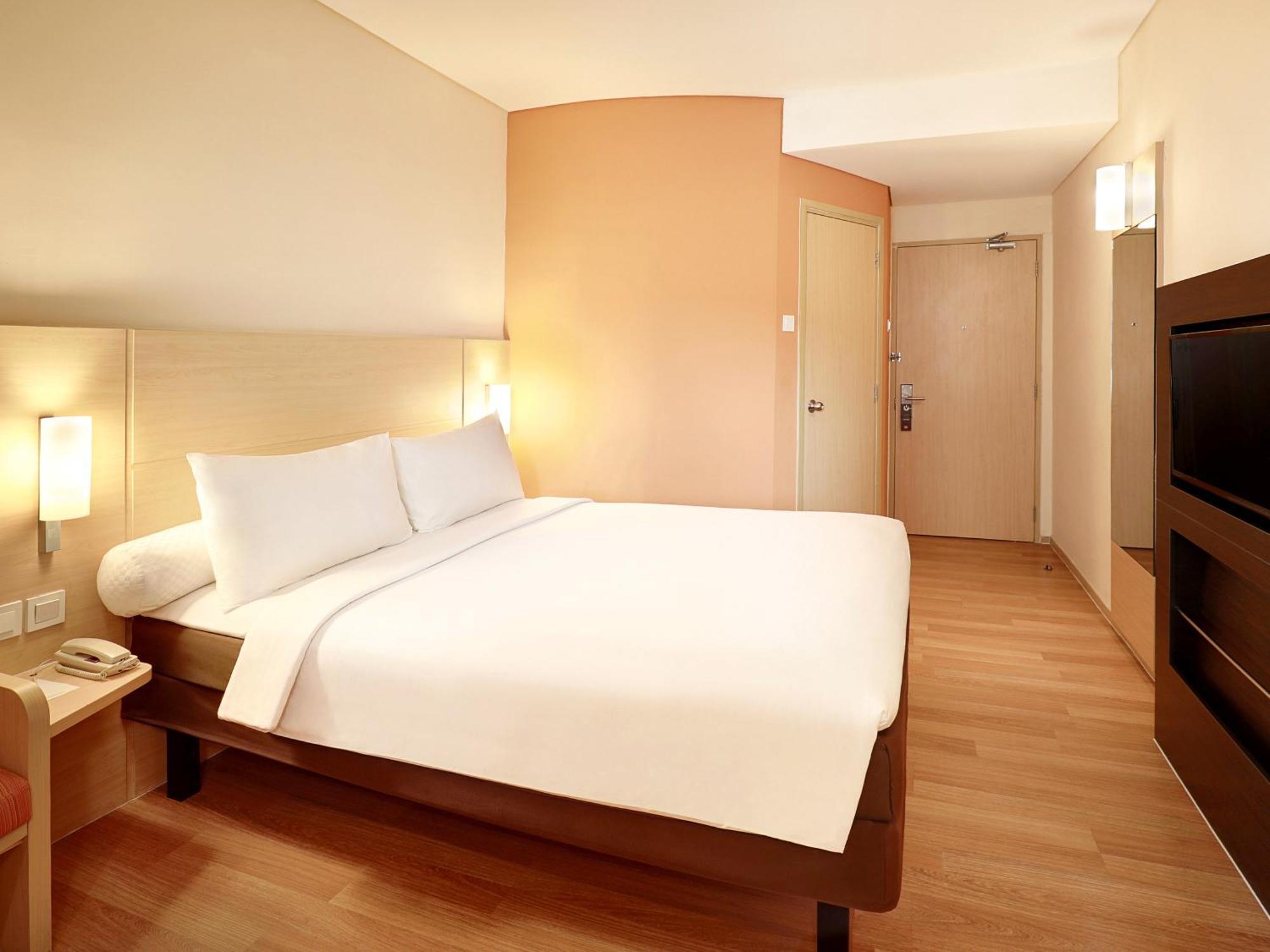 Ibis Jakarta Harmoni Екстериор снимка