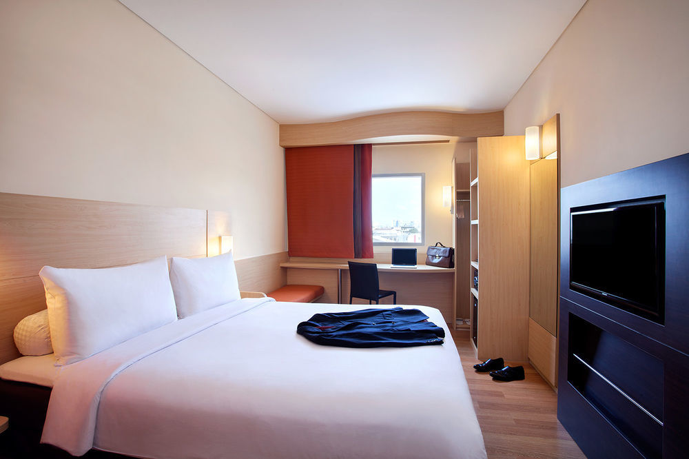 Ibis Jakarta Harmoni Екстериор снимка
