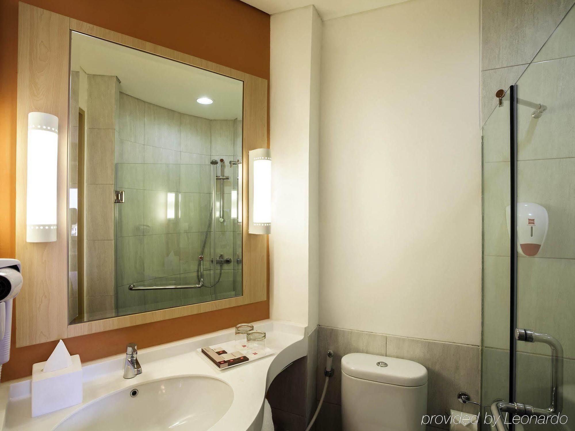 Ibis Jakarta Harmoni Екстериор снимка