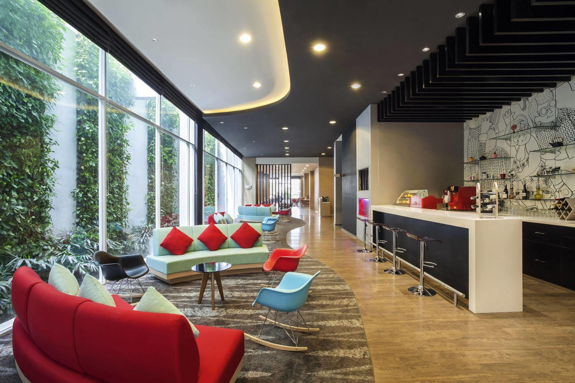Ibis Jakarta Harmoni Екстериор снимка
