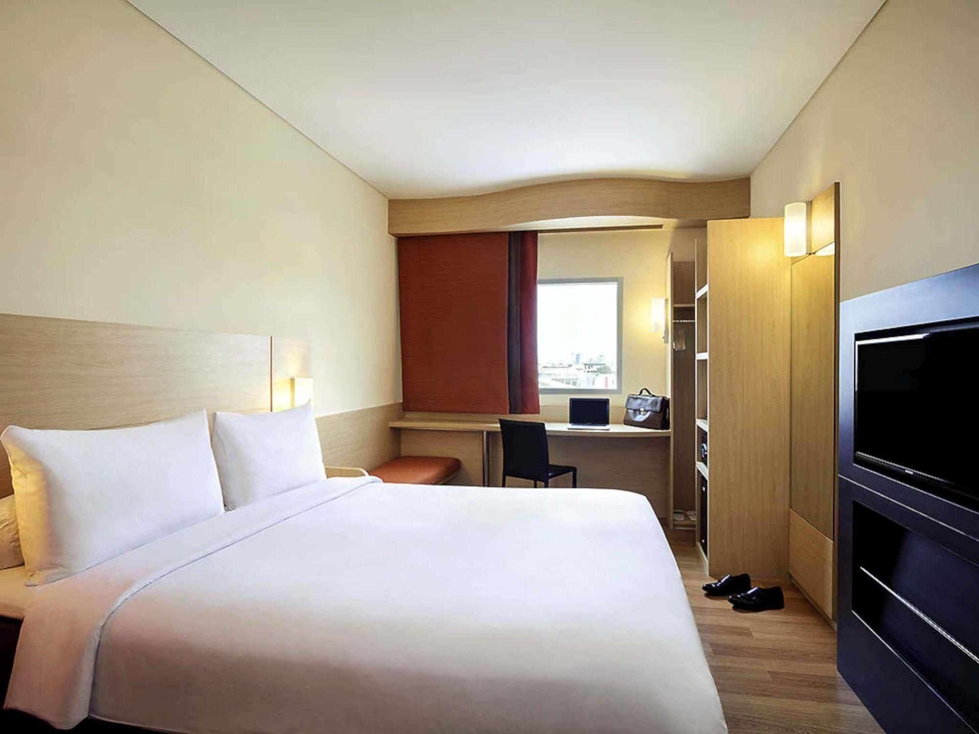 Ibis Jakarta Harmoni Екстериор снимка