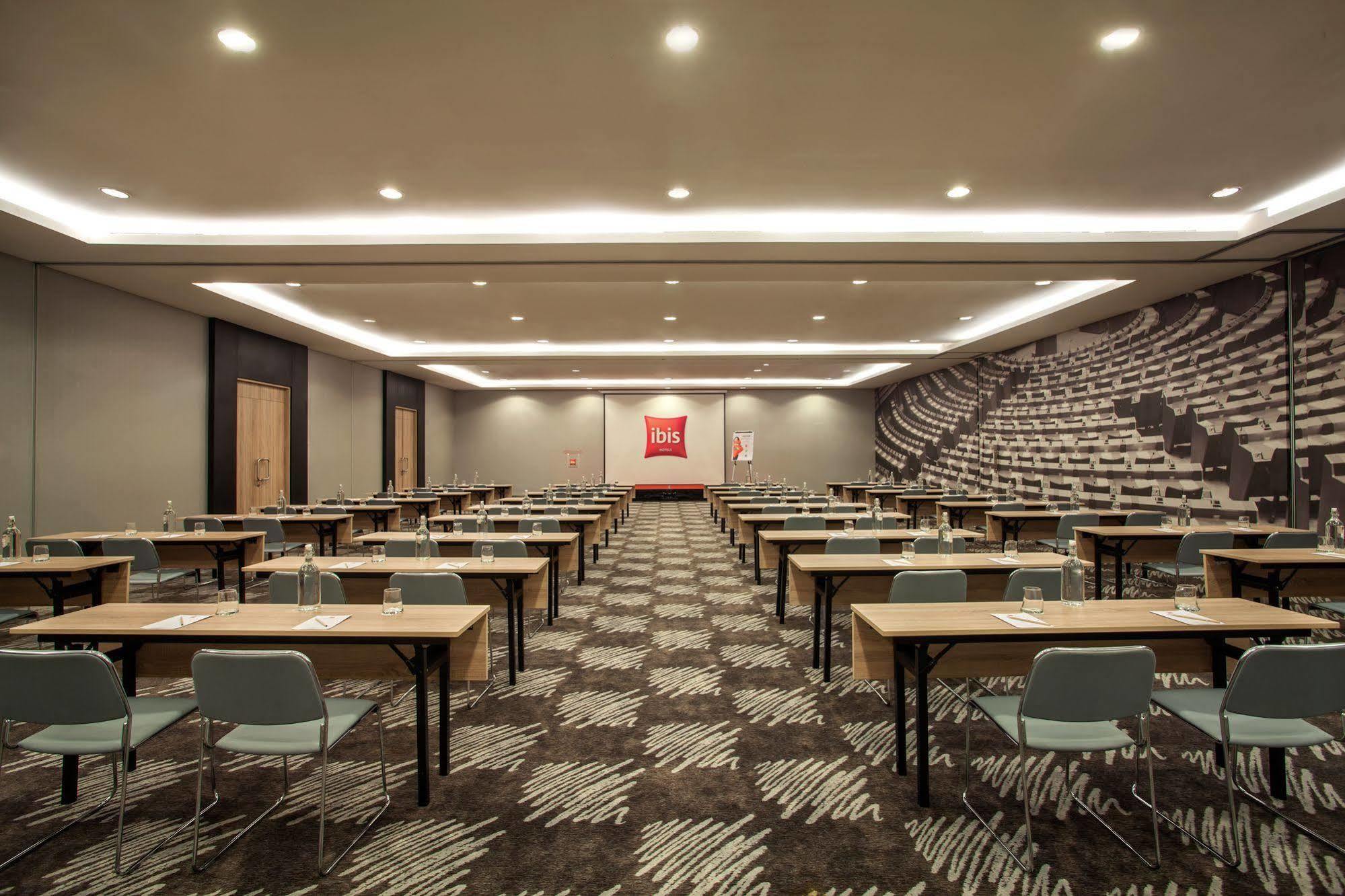 Ibis Jakarta Harmoni Екстериор снимка